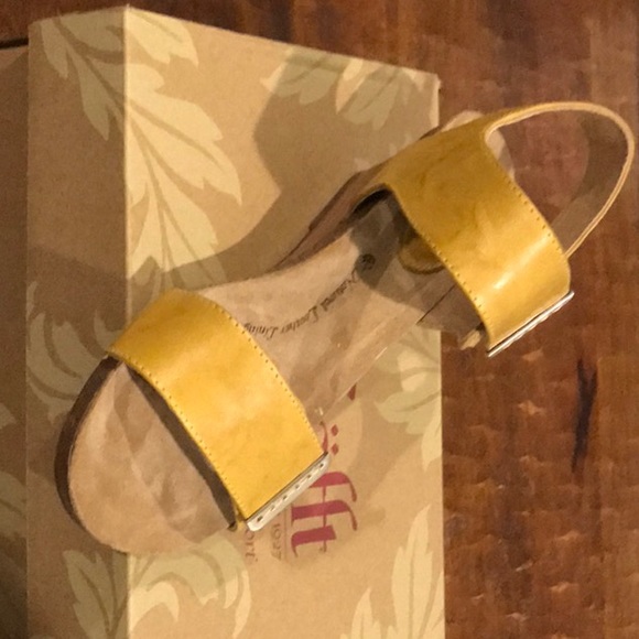 Shoes - Picture 8 of 8